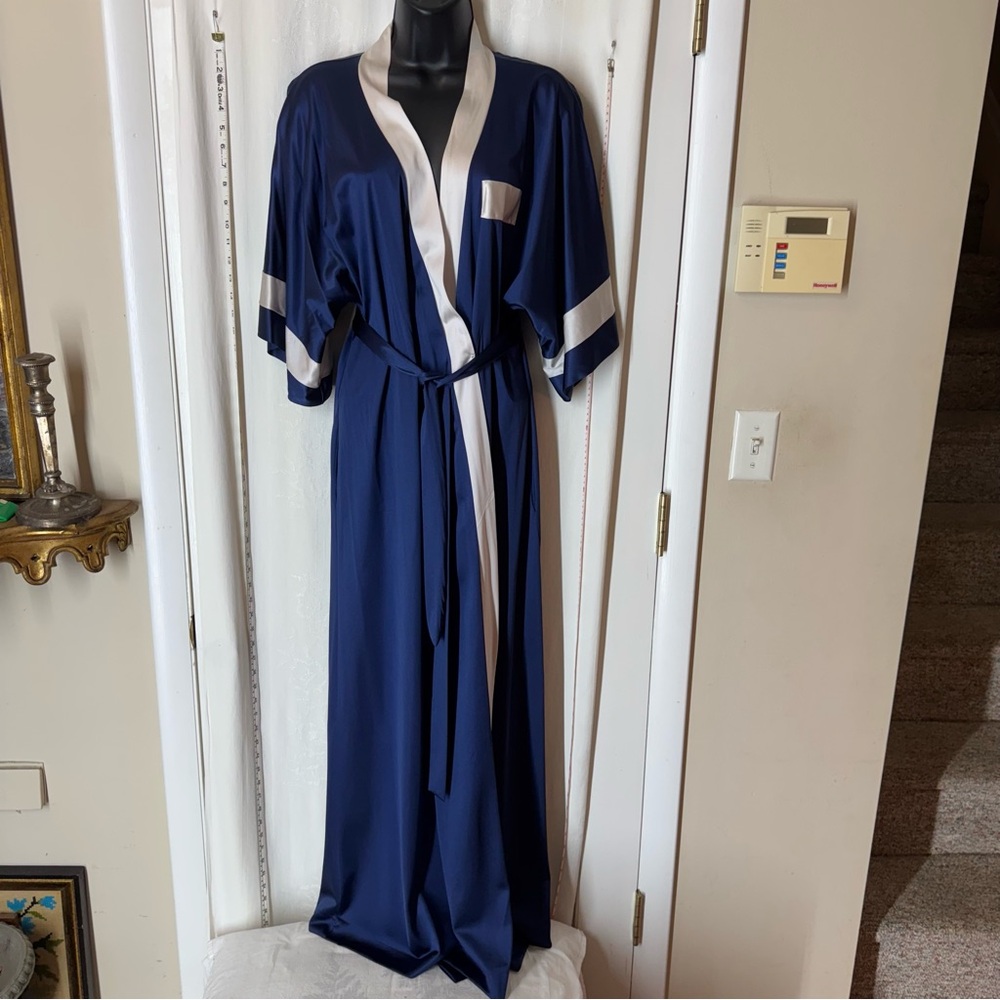 Vintage Vanity Fair Robe